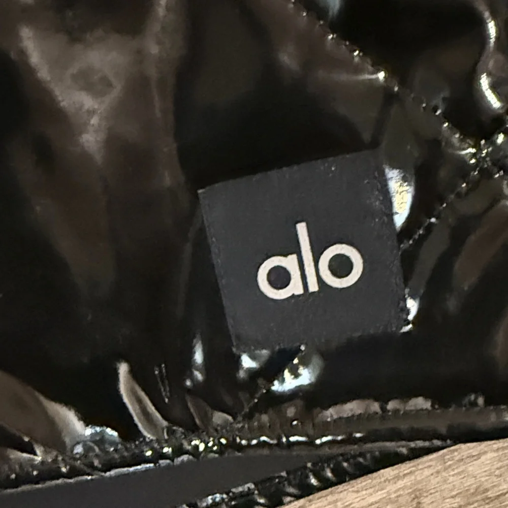 Alo Yoga Black Glossy moto Quilted Mini Skirt Women’s Size S